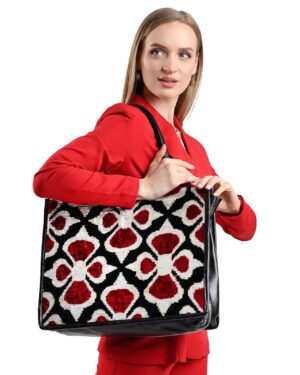 Aaliyah Red Clover Pattern Women Large Tote Bag